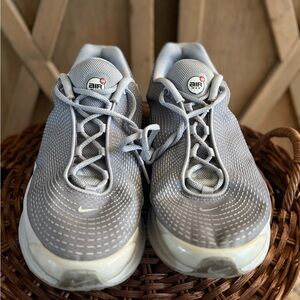 Mens Nike Air Max On Gray Athletic Shoes